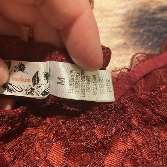 Wishlist Halter Top Lace Triangle Bralette Women's Size Medium Dark Red Unpadded - Picture 9 of 10